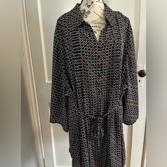 Beautiful lightweight tunic with tie belt, buttons and collar - Picture 1 of 8